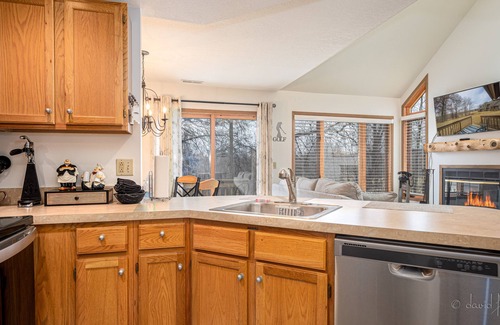 The Galena Territory Condo | Fall Golf Bliss at Lucky Bunker - Swing Into Galena! 🏌️