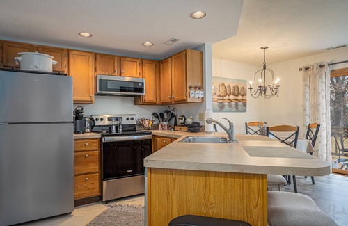 The Galena Territory Condo | Fall Golf Bliss at Lucky Bunker - Swing Into Galena! 🏌️