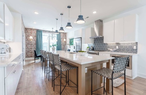 Talbot's Corner House | Fall hot tub, skyline deck, chef's kitchen near Broadway and Nissan Stadium