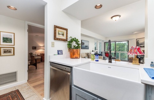 The Galena Territory Condo | Fall into Lake Views! King Bed, Screened Porch & Fireplace – Guest Favorites!