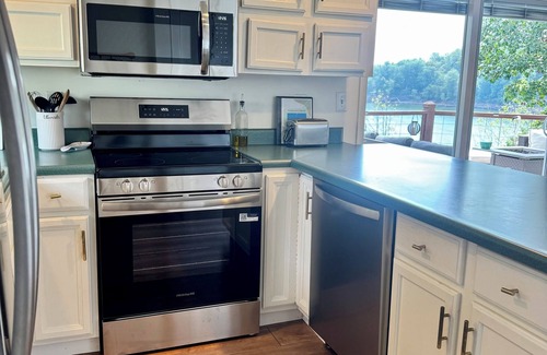 Falls of Rough House | Fall Lake Escape-Fire Pits, Hunting, Hiking & Private Cozy Cabin