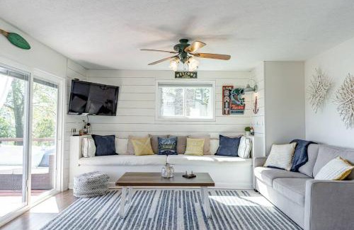 Falls of Rough House | Fall Lakefront Escape-Fire Pits, Hunting, Hiking & Private Master Suite