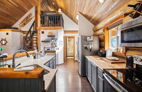 Hoodsport Cabin | Fall Mountain Retreat! 10 acres, Dog Friendly, Hot Tub, Sauna, Lake Access