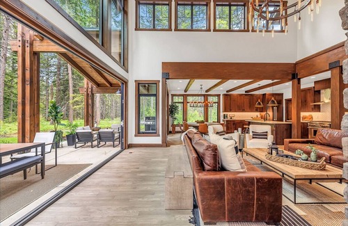 Roslyn House | Fall Savings Ultimate 6BD/6 En-Suites Awaits + Weekday Fun Begins
