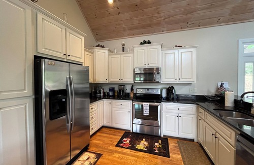 Hiawassee House | Fall special buy 3 nights get one free last minute deal