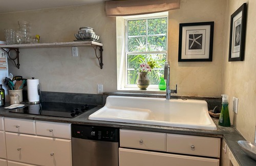 Laguna Beach Cottage | Fall stays available - Charming Beach View Cottage