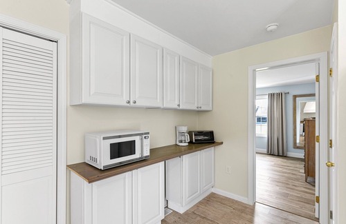 Milton House | Fall @ the Beach! Sea Witch & Jazz Festivals. Plus Art Galleries & Museums