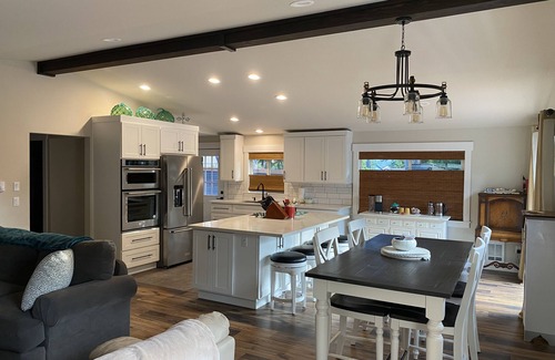 Allyn-Grapeview House | Fall Treasure Island Getaway Special
