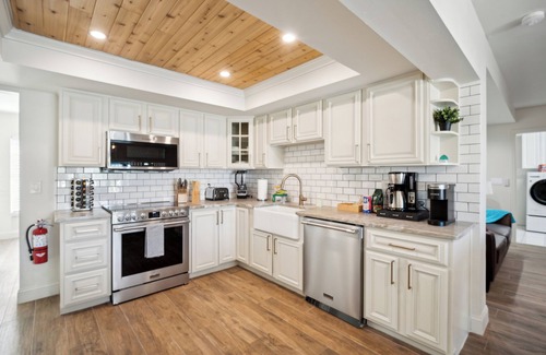 Bay Crest Park House | Fall Waterfront Luxury | Renovated Tampa Bay Home