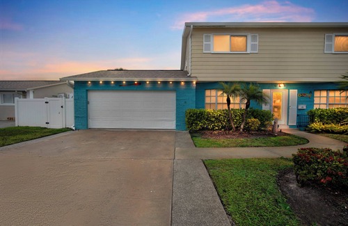 Bay Crest Park House | Fall Waterfront Luxury | Renovated Tampa Bay Home