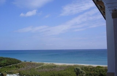 Palm Beach Shores Condo | FALL/WINTER SAVINGS: Oceanside One Bedroom Villa With Balcony