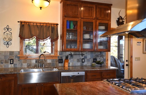 Longtown Cabin | Fall & Winter weekends available-Lakeside,Views,Firepit,Dock,kayaks,paddleboards