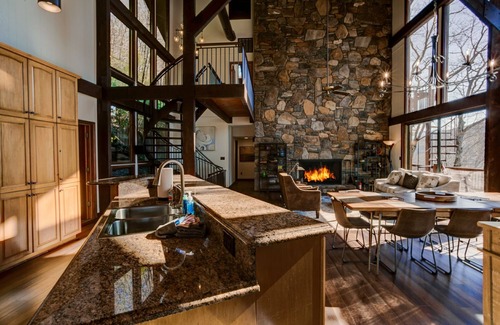Burnsville House | Falling Water Lodge | Gorgeous 5BR Mountaintop Lodge