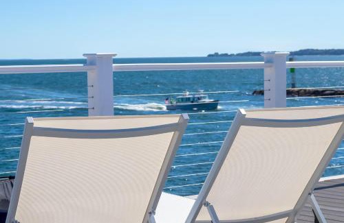 Falmouth Heights Hotel | Falmouth Tides