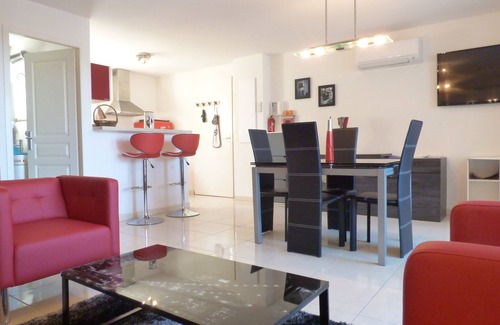 Bandol Apartment | False T3 apartment with sea view terraces, beach, harbor, town center. WIFI, Air conditioning