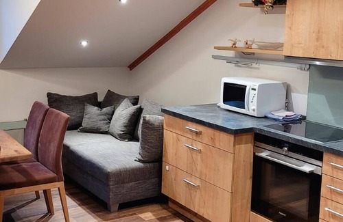 Maibrunn Apartment | Familienfreundliche Ferienwohnung mit Eigenen Balkon