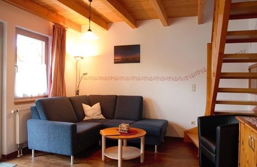 Aue Apartment | Familienfreundliches Ferienhaus (80qm) mit Balkon in ländlicher Umgebung