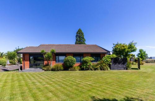 Harewood Apartment | Families and Groups, Chch Airport, Spa Pool