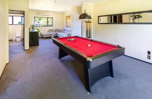 Harewood Apartment | Families and Groups, Chch Airport, Spa Pool