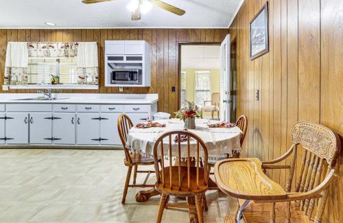 Soddy-Daisy House | Families Welcome! Home with Fire Pit in Soddy-Daisy