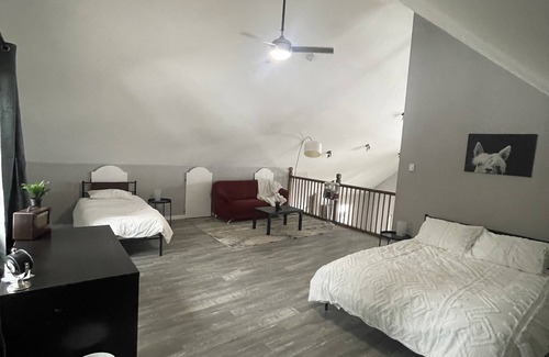 Armstrong Other | Family and pet friendly countryside farmhouse on 31 acres