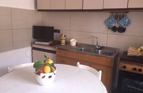 Monasterace Apartment | Family apartment a stone's throw from the sea.