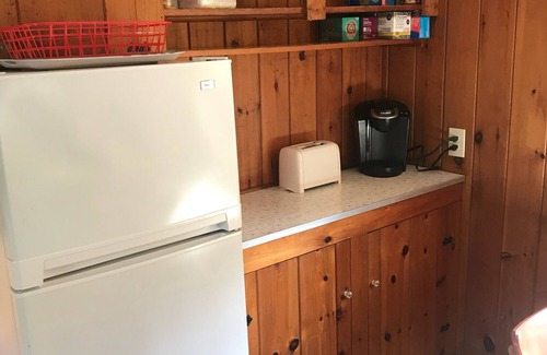 Harwich Port Cottage | Family beach cottage with 4 min walk to Earle Beach at the end of the road