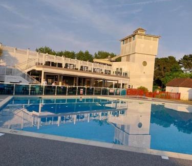 Hamworthy House | Family breaks at Rockley Park with Prosecco and a box of chocolates on arrival