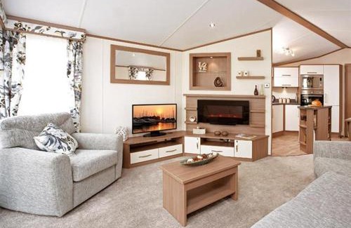 Hamworthy House | Family breaks at Rockley Park with Prosecco and a box of chocolates on arrival