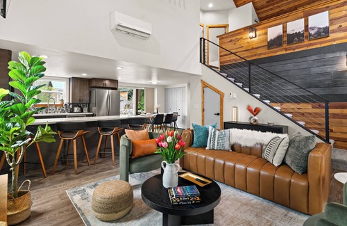 Paradise Estates Cabin | Family Cabin: WiFi-Hot Tub-Game Room-Guest Suite