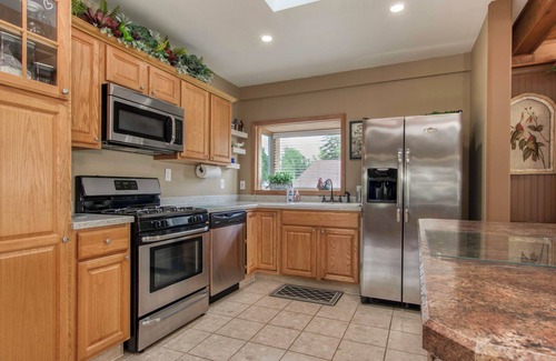 Rodney House | Family can Relax & Enjoy the Peace of our Hidden Gem on All Sports Jehnsen Lake