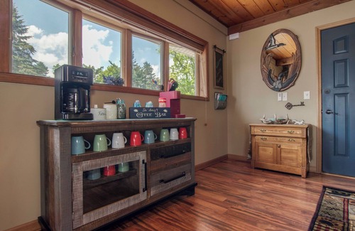 Rodney House | Family can Relax & Enjoy the Peace of our Hidden Gem on All Sports Jehnsen Lake