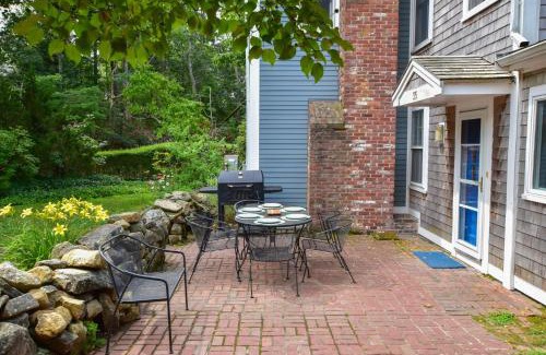 Wellfleet House | Family Compound walk to Downtown!