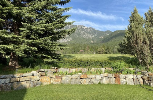 East Kootenay Cottage | Family Cottage Located in the Heart of Fairmont Hot Spring