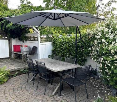 Saanich East House | Family Cottage at Horner Park