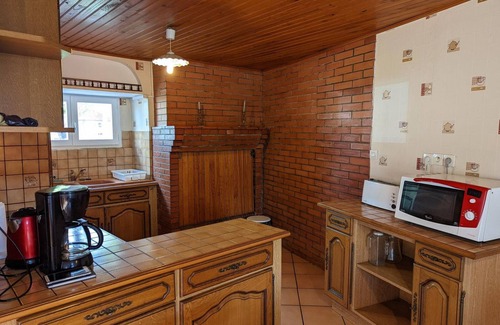 Barret Cottage | Family cottage with enclosed garden in cognac vineyard