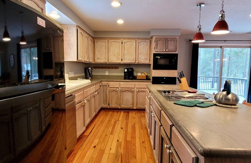 Overlook Park House | Family Escape with Game Room, Hot Tub and A/C