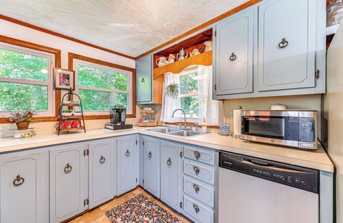 Fancy Gap Cottage | Family Fancy Gap Cottage w/Deck - Pets Welcome!