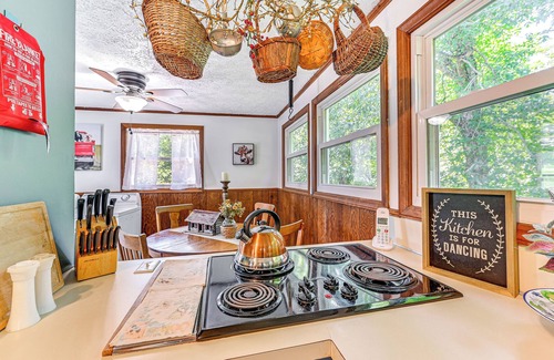 Fancy Gap Cottage | Family Fancy Gap Cottage w/Deck - Pets Welcome!