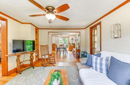 Fancy Gap House | Family Fancy Gap Cottage with Deck - Pets Welcome!