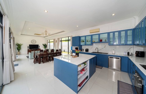 Choeng Thale Villa | Family Friendly 4-bedroom & 1200sqm Villa, 20m Pool, 15Min to Beach - Bua Sawan