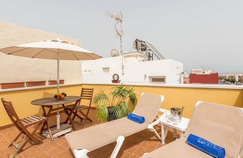 Cruce de Arinaga House | Family-friendly Home ‘Casa Cruce de Arinaga’ with Terrace, Air Conditioning & Wi-Fi