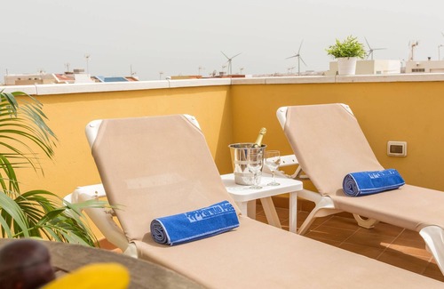 Cruce de Arinaga House | Family-friendly Home ‘Casa Cruce de Arinaga’ with Terrace, Air Conditioning & Wi-Fi