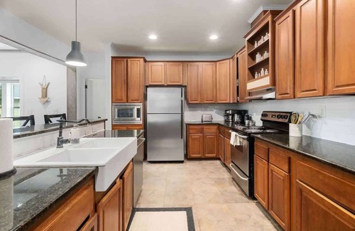 McNeil House | Family friendly | Hot Tub, Karaoke & Fire Pit
