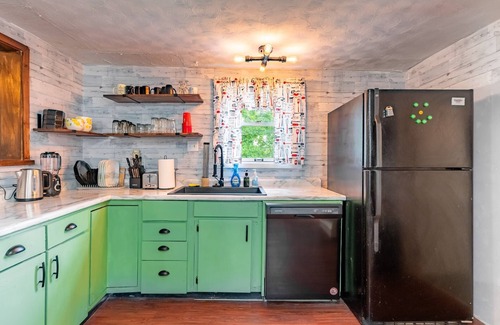 Maryland Heights House | Family-Friendly 2BR Cottage Near Creve Coeur Lake