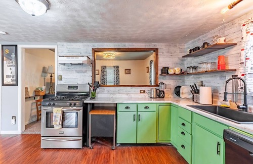 Maryland Heights House | Family-Friendly 2BR Cottage Near Creve Coeur Lake