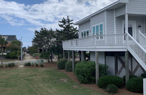 Ocean Isle Beach House | Family-Friendly 5 BD/3BA House in Island Park across from Beach Access