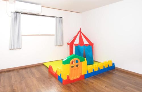 Shinsekai House | Family-Friendly 200 sqm House Tsutenkaku Tower 22ppl