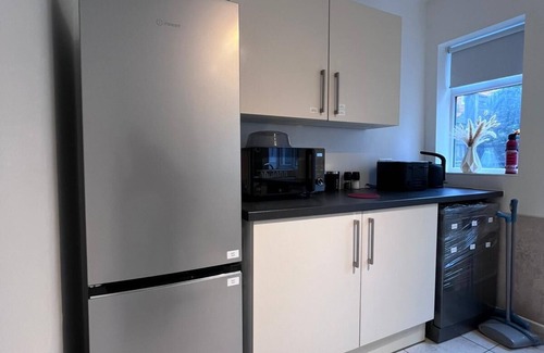 Mapperley Villa | Family-Friendly 2BR Home Ideal for Hospital Stays & Business