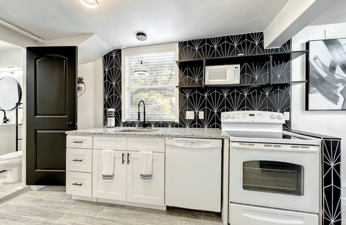 Wadeview Park House | Family-Friendly 2BR Wi-Fi + Pets Near Disney